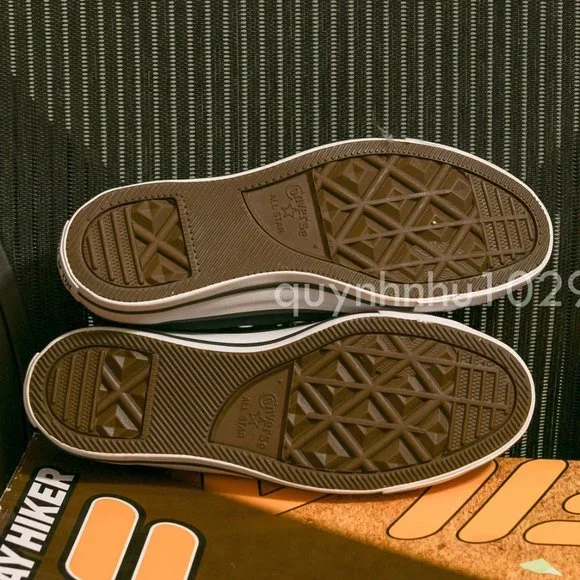 - Brand newCONVERSEunisex shoes